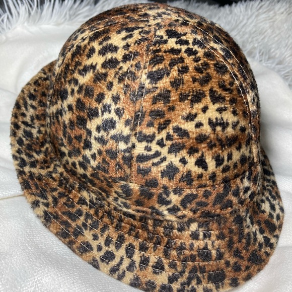 Kids Rinco Leopard Bucket Hat (ages 5+). - Picture 7 of 11